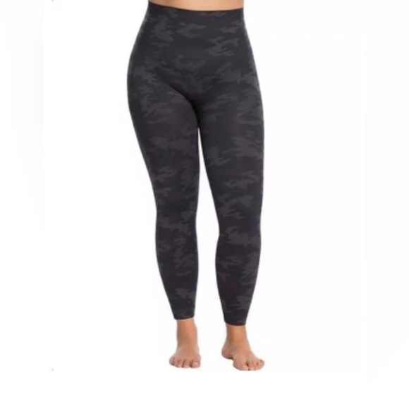 Spanx Size 2X Plus Size Seamless Look at me Leggings in Black Camo NEW! - Picture 1 of 6